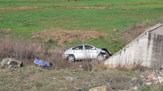 Kahramanmaraş'ta otomobil sulama kanalına devrildi: 1 ölü, 1 yaralı