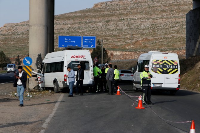 Şanlıurfa'da işçileri taşıyan servis araçları çarpıştı: 18 yaralı