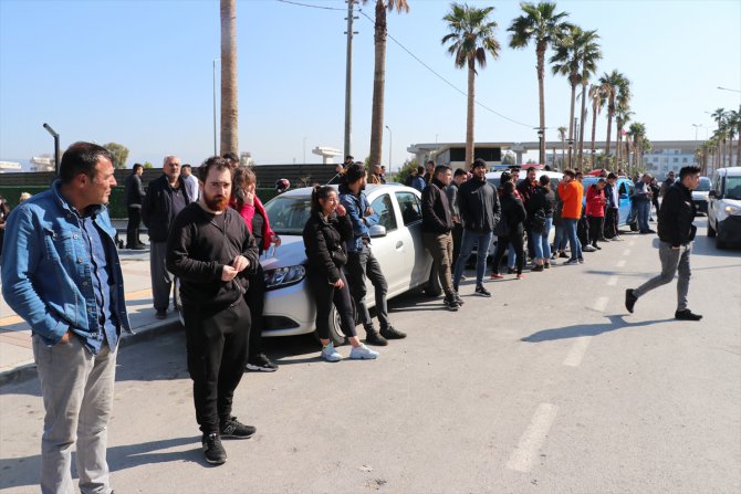 İzmir'de pompalı tüfekle bir alışveriş merkezine giren zanlı gözaltına alındı