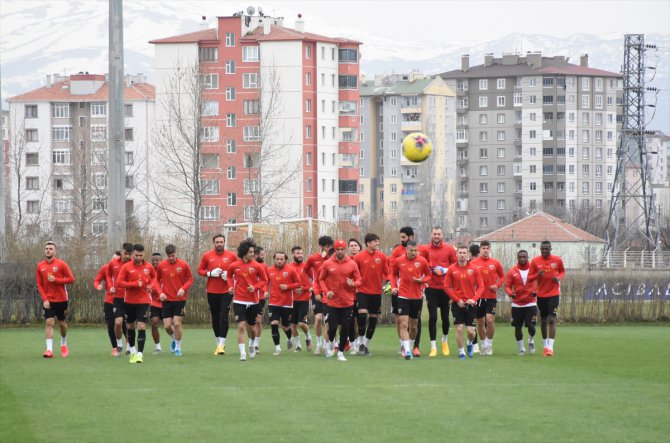 Kayserisporlu yönetici, ligde kalma koşuluyla lüks otomobilini kurayla bir futbolcuya hediye edecek