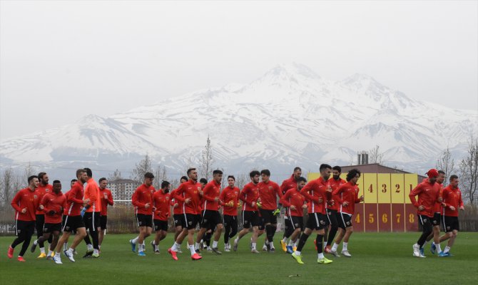 Kayserisporlu yönetici, ligde kalma koşuluyla lüks otomobilini kurayla bir futbolcuya hediye edecek