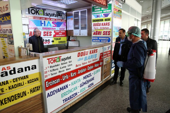 Sivas otobüs terminalinde Kovid-19'a karşı ilaçlama yapıldı