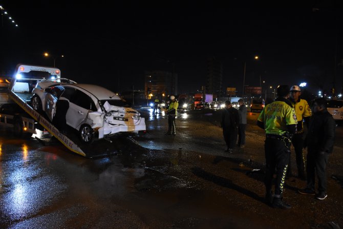 Gaziantep'te otobüs devrildi: 20 yaralı