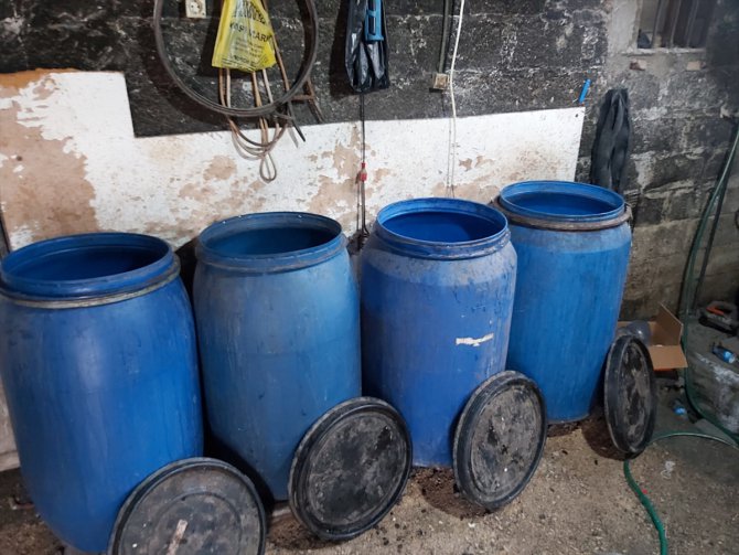 Adana'da 3 bin 410 litre sahte içki ele geçirildi