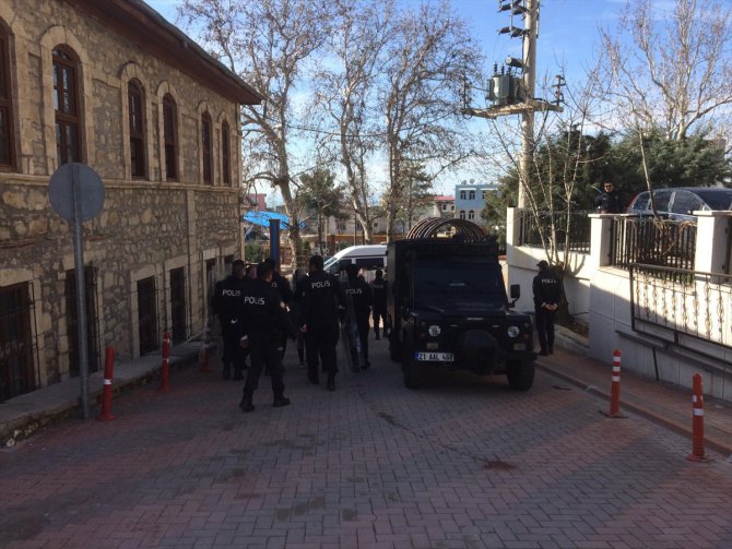 Diyarbakır'da HDP'li belediye başkanlarına terör gözaltısı