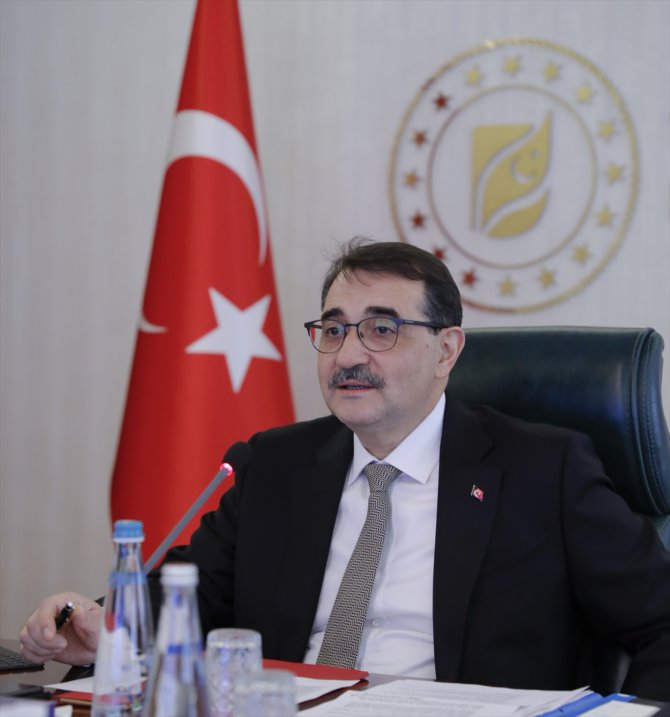 Bakan Dönmez: "Tüm sektörlerde önceliğimiz istihdamın korunması ve kesintisiz enerji arzıdır"