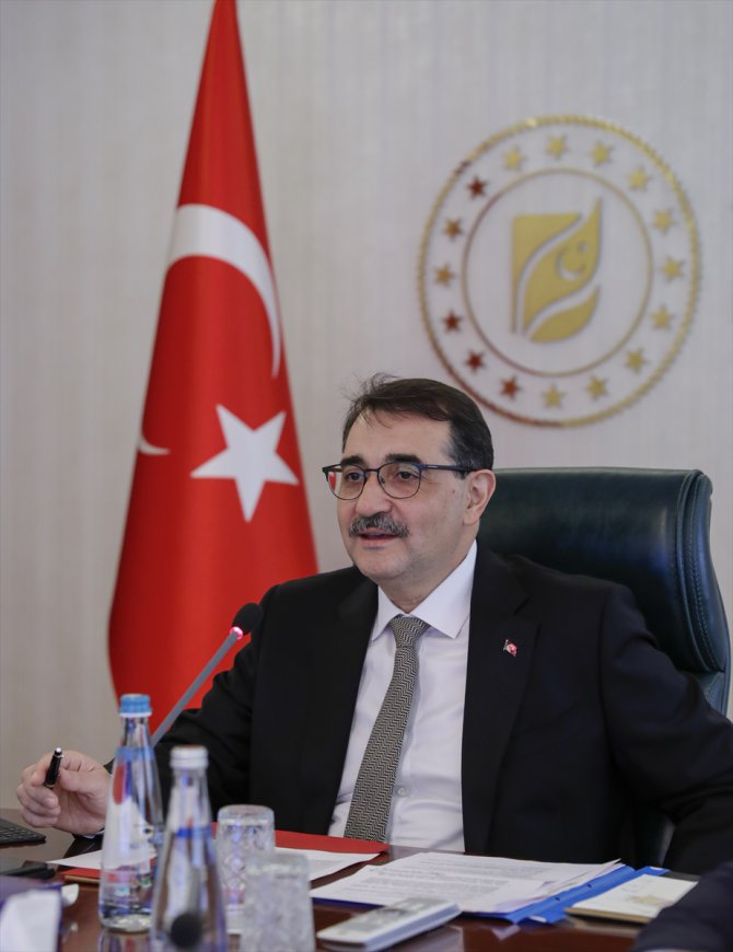 Bakan Dönmez: "Tüm sektörlerde önceliğimiz istihdamın korunması ve kesintisiz enerji arzıdır"