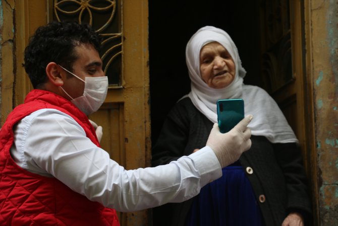 Siirt Valisi Atik telefonda görüştüğü 86 yaşındaki kadının evini onarma sözü verdi