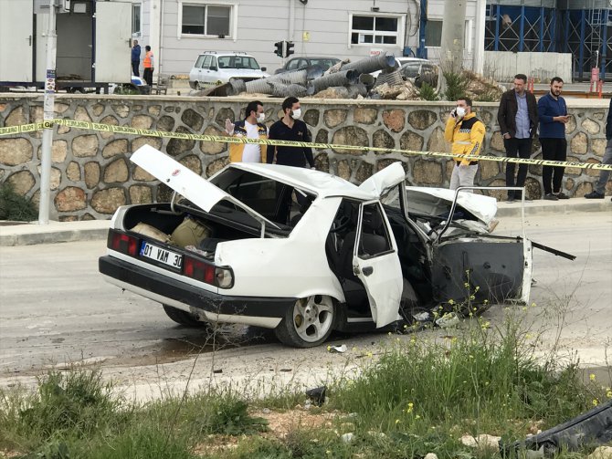 Adana’da iki aracın çarpıştığı kazada 3 kişi hayatını kaybetti