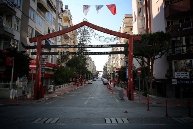 Adana, Mersin ve Hatay'da yasağın ardından cadde ve sokaklar boş kaldı