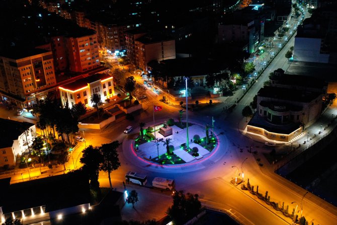 Adana, Mersin ve Hatay'da cadde ve sokaklar boş kaldı