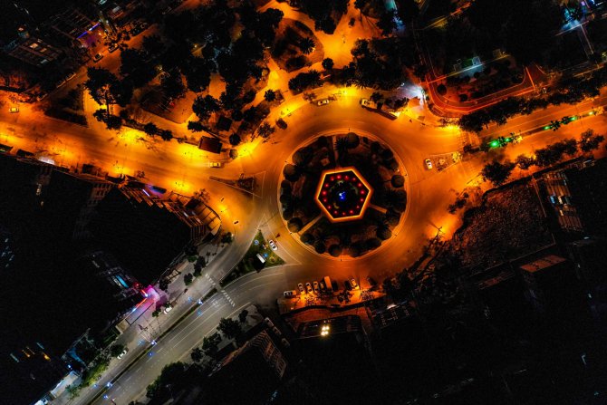 Adana, Mersin ve Hatay'da cadde ve sokaklar boş kaldı