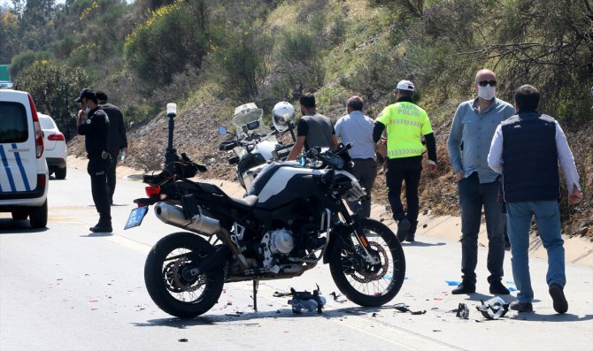 İzmir'de kamyona çarpan motosikletli trafik polisi ağır yaralandı