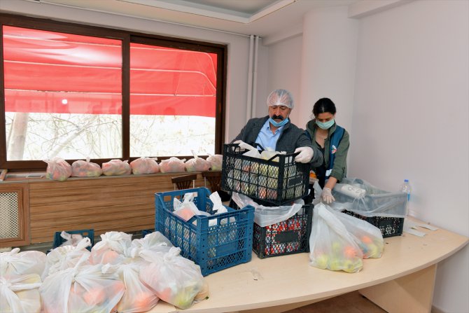 Tunceli'de günlük 200 yaşlı, hasta, engelli aileye sıcak yemek ve meyve