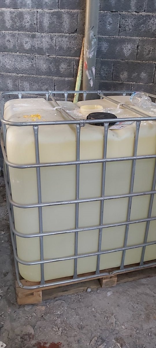 Adana'da 3 bin litre kaçak etil alkol ele geçirildi