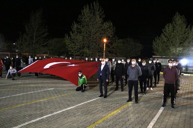 Elazığ'da ceza infaz koruma memurları İstiklal Marşı okudu