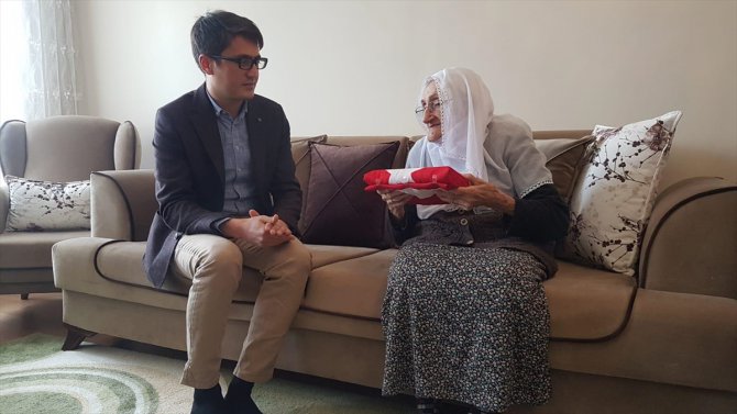 Malatya'da 100 yaşındaki kadına sürpriz ziyaret