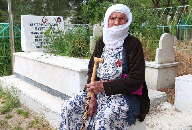 Şehit oğlunun kabrini ziyaret etme isteğini Vefa Sosyal Destek Grubu yerine getirdi