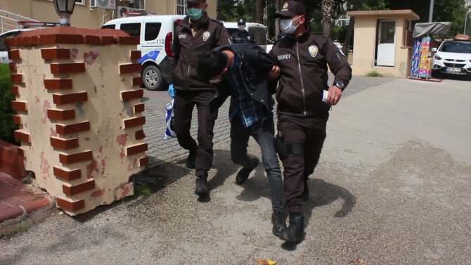 Kendisini sahte kimlikle polis olarak tanıtan şüpheli yakalandı