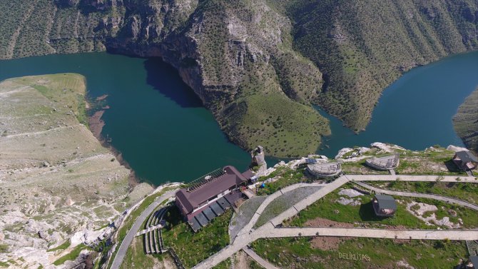 Botan Vadisi ilkbahar manzarasıyla büyülüyor