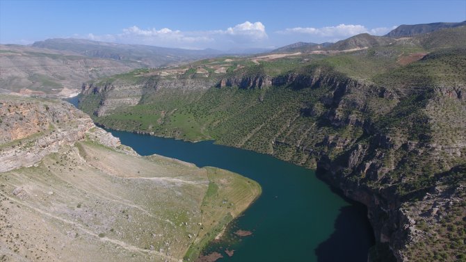 Botan Vadisi ilkbahar manzarasıyla büyülüyor