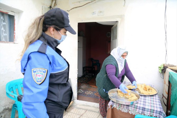 Tuncelili "Fadime teyze"nin yaptığı niyazları komşularına "vefalı eller" dağıttı