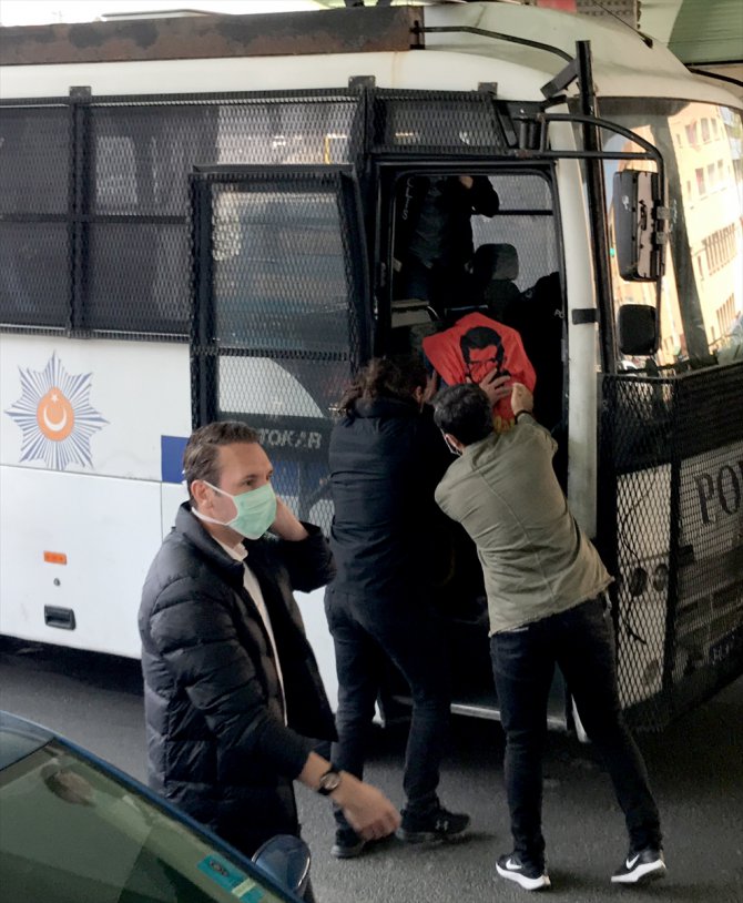 Taksim Meydanı'na izinsiz yürümek isteyen gruba müdahale edildi