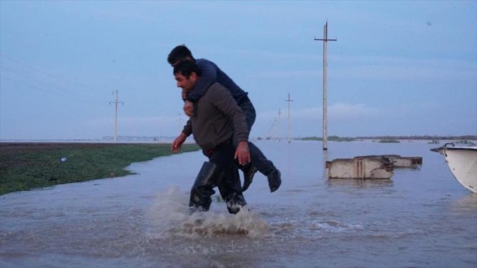 Özbekistan'daki baraj kazası nedeniyle Kazakistan'da iki köyü de su bastı