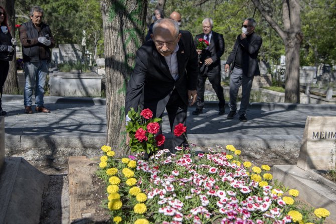 Kılıçdaroğlu, Deniz Gezmiş, Yusuf Aslan ve Hüseyin İnan'ın mezarlarını ziyaret etti