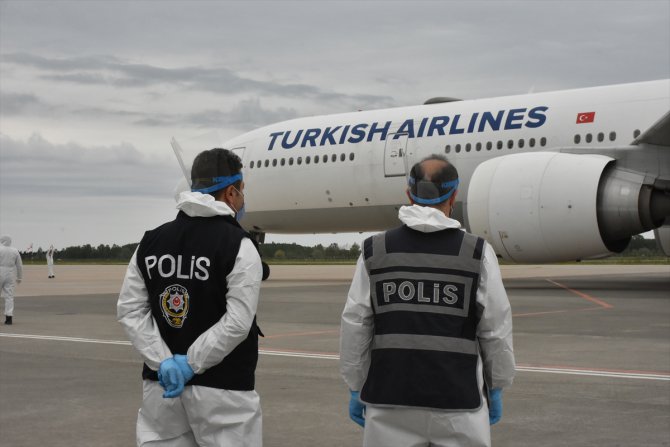 Birleşik Arap Emirlikleri'ndeki 195 Türk vatandaşı THY uçağıyla Samsun'a getirildi