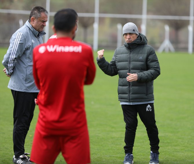 Demir Grup Sivasspor gruplar halinde çalışmalara başladı