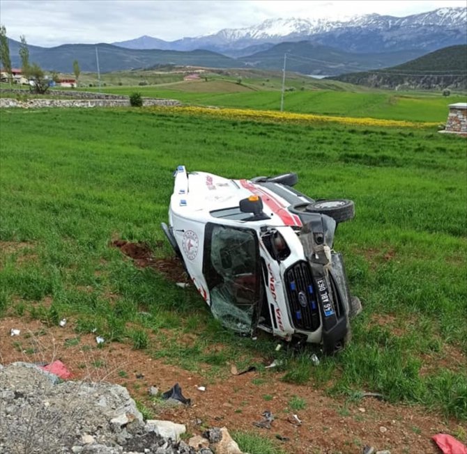 Kahramanmaraş'ta ambulans devrildi