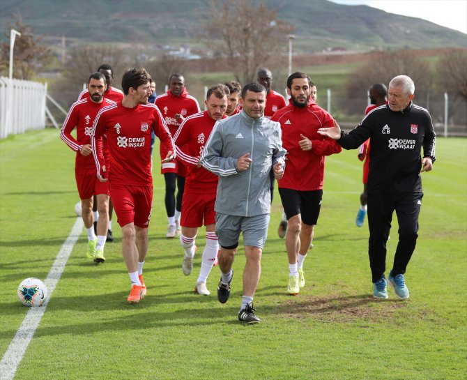 Sivasspor'da ikinci oyuncu grubu tesislerdeki ilk çalışmasını yaptı