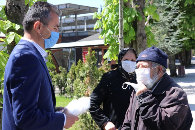 Sakarya, Bolu ve Düzce'de 65 yaş üstü vatandaşlar uzun zaman sonra ilk kez sokağa çıktı