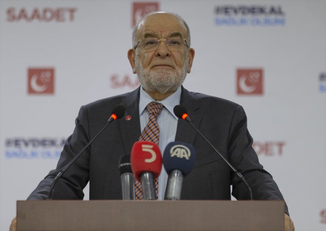 Saadet Partisi Genel Başkanı Karamollaoğlu, sağlık çalışanlarına teşekkür etti