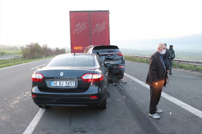 GÜNCELLEME - Anadolu Otoyolu'nda trafik kazaları: 4 yaralı