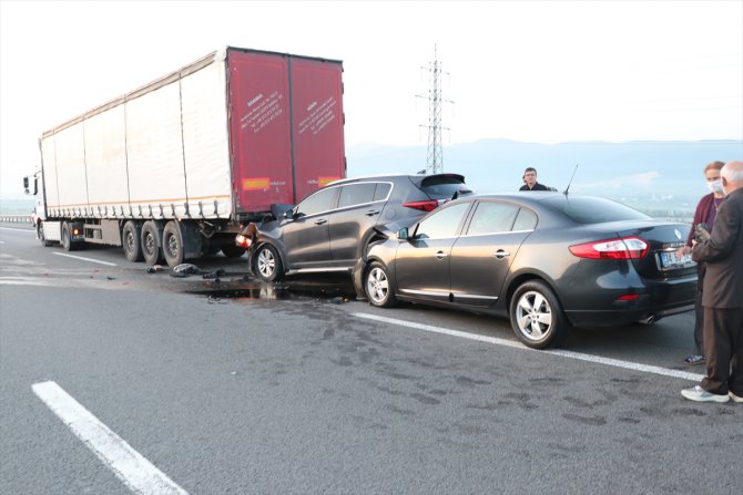 GÜNCELLEME - Anadolu Otoyolu'nda trafik kazaları: 4 yaralı