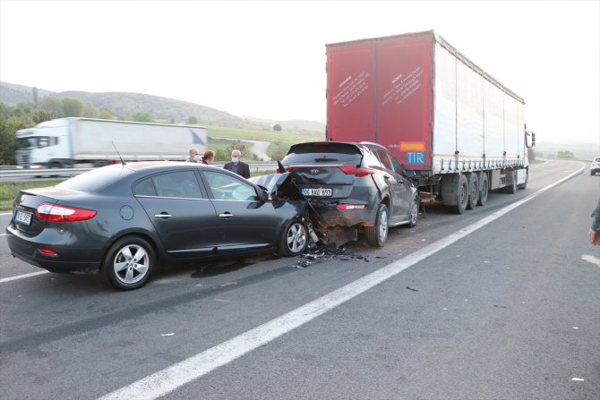 GÜNCELLEME - Anadolu Otoyolu'nda trafik kazaları: 4 yaralı