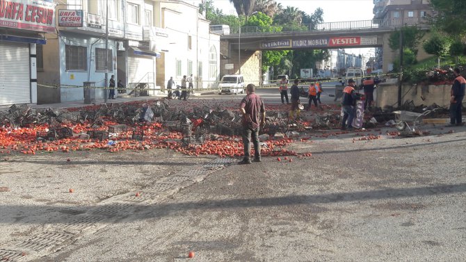 Şanlıurfa'de devrilen kamyonun sürücüsü öldü