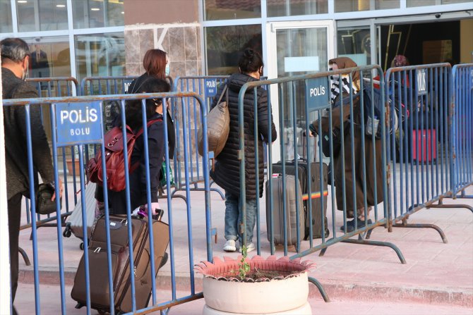 Kırgızistan'dan getirilen Türk vatandaşları Bolu'da öğrenci yurduna yerleştirildi