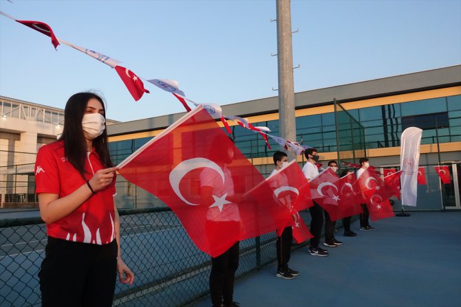 Trabzon'da milli sporcular İstiklal Marşı'nı seslendirdi