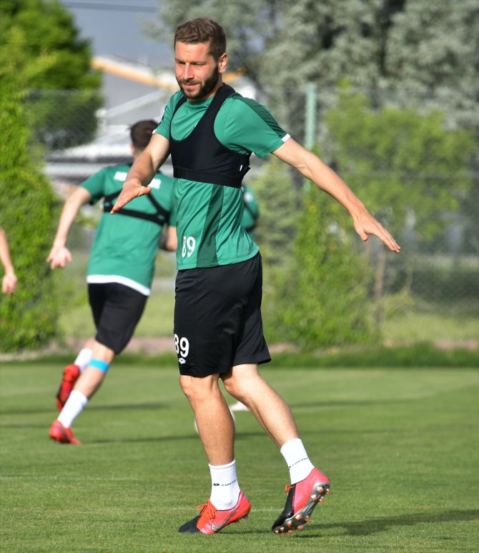 Konyaspor, hazırlıklarına akşam idmanıyla devam etti