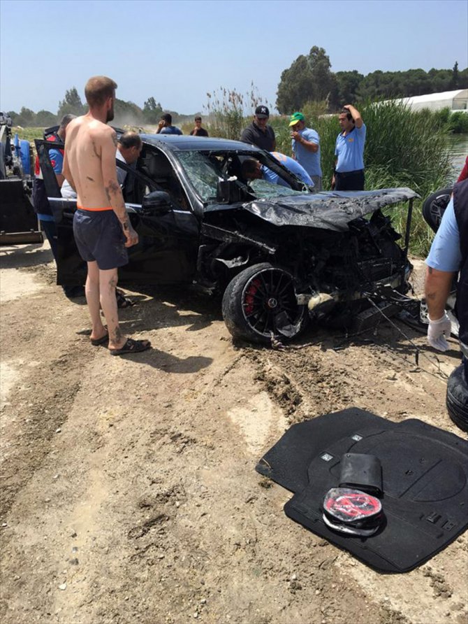 Mersin'de otomobil sulama kanalına devrildi: 3 ölü, 1 yaralı