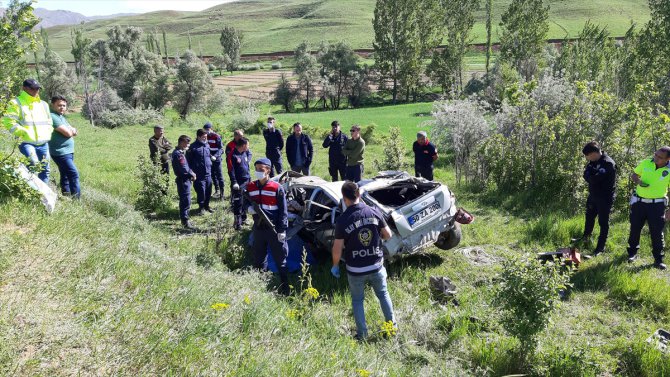 Adana'da uçuruma devrilen otomobilin sürücüsü öldü