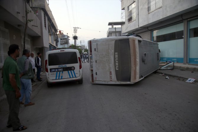 Adana'da tarım işçilerini taşıyan servis araçları çarpıştı: 12 yaralı