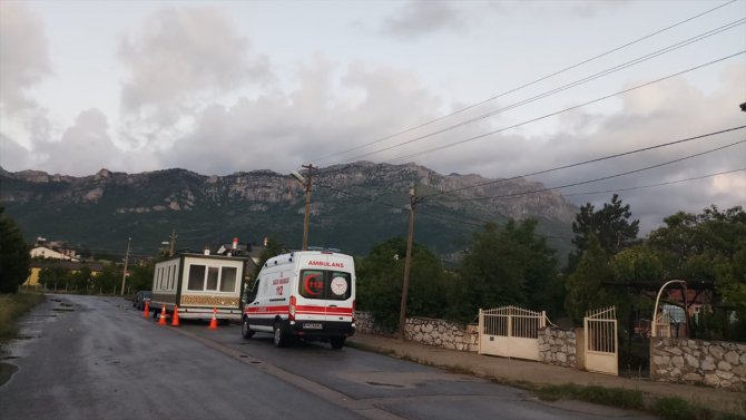 Şehit Uzman Çavuş Burak Aydoğan'ın Konya'daki baba evine Türk bayrağı asıldı