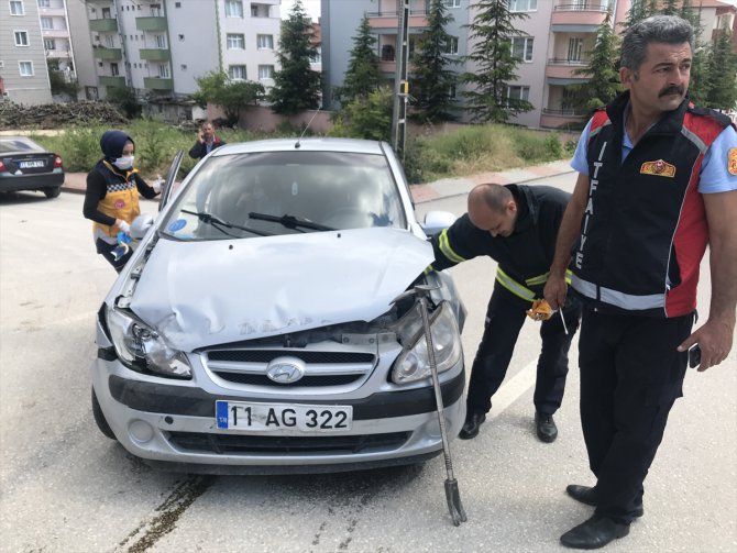 Bilecik'te iki otomobil çarpıştı: 3 yaralı