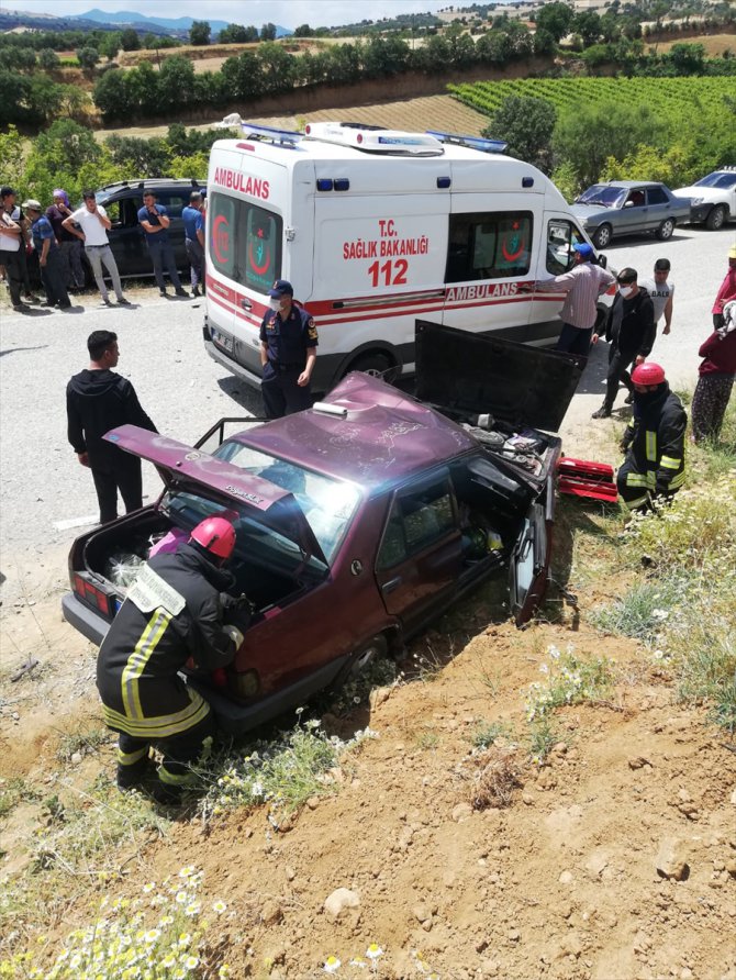 Denizli’de iki otomobil çarpıştı: 5 yaralı