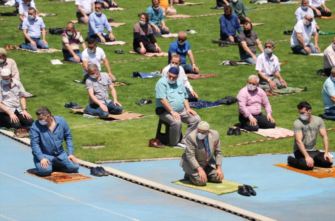 Doğu Marmara ve Batı Karadeniz'de salgın sürecindeki ikinci cuma namazı kılındı