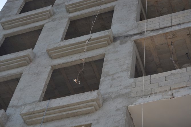 Gaziantep'te halatı kopan inşaat asansöründen düşen işçi yaralandı